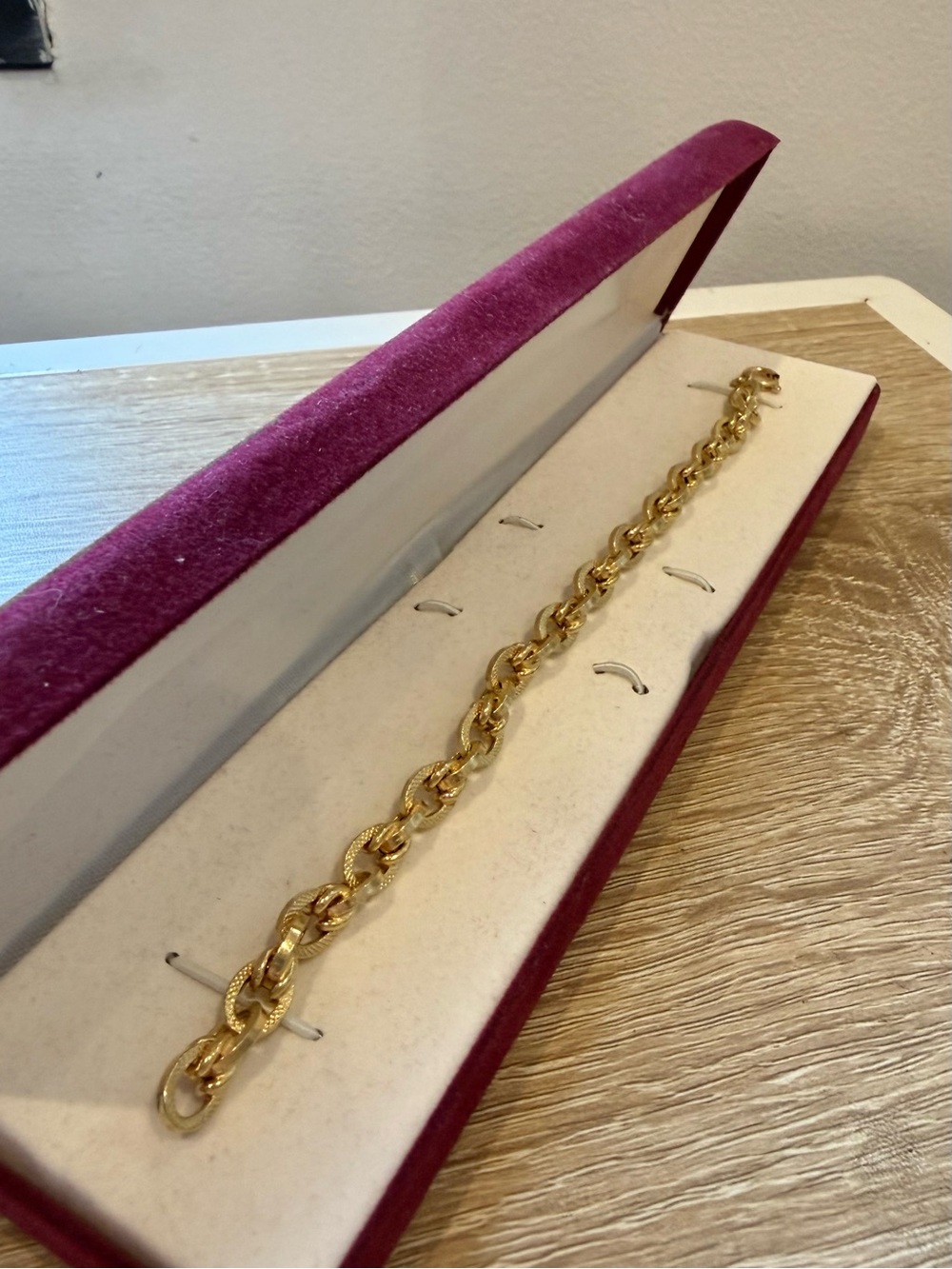 18K Yellow Gold Curb Link Hollow Bracelet 7.5 inches